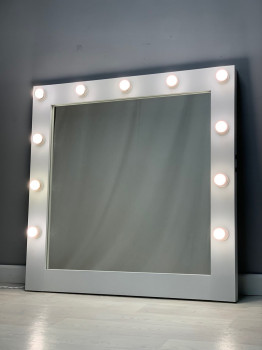 Гримерное зеркало с подсветкой лампочками 100х100 см